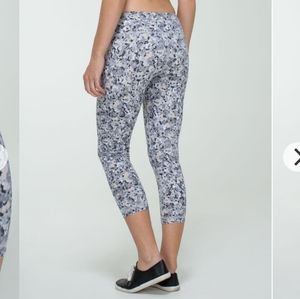 LULULEMON |  WUNDER UNDER CROPPED LEGGINGS mid-rise 6